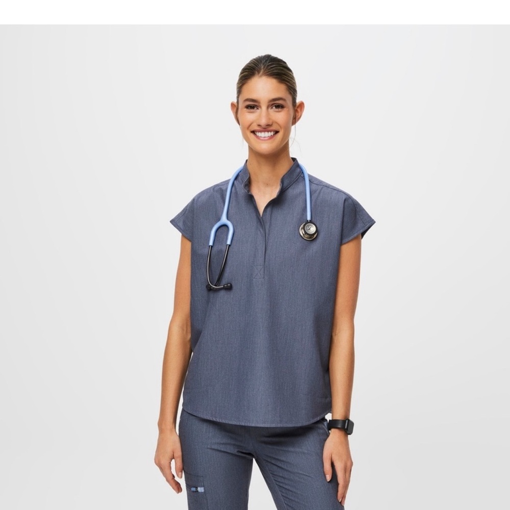 FIGS SCRUB SET, MED RAFEALA TOP & MED YOLA pants, EUC, pet free/smoke free home